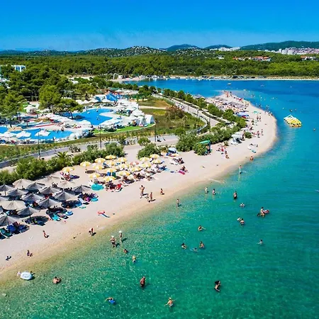 With Parking Space Solaris, - 23927 아파트